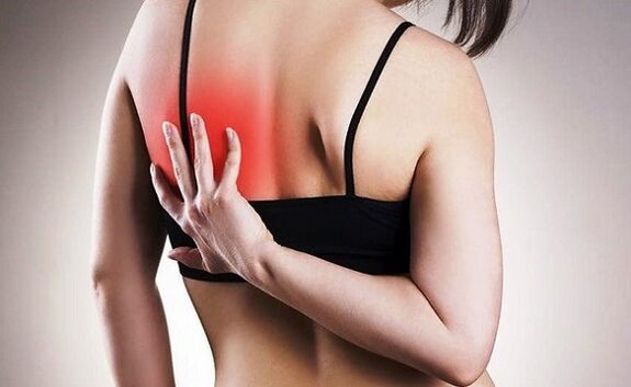 pijn onder het linkerschouderblad vanaf de achterkant